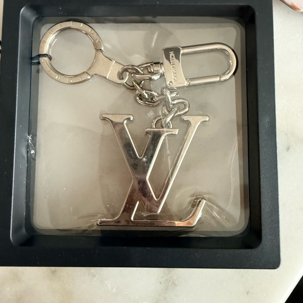 Louis Vuitton Silver Key Holder - Picture 2 of 3